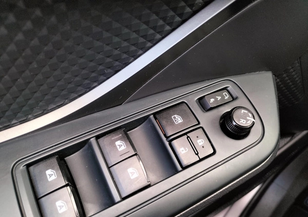 Toyota C-HR cena 83900 przebieg: 88000, rok produkcji 2019 z Kielce małe 529